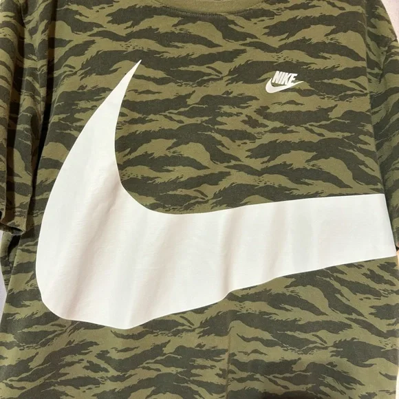 Nike Men’s AOP Swoosh Tee Shirt Olive/White AO0861 222 Size XL